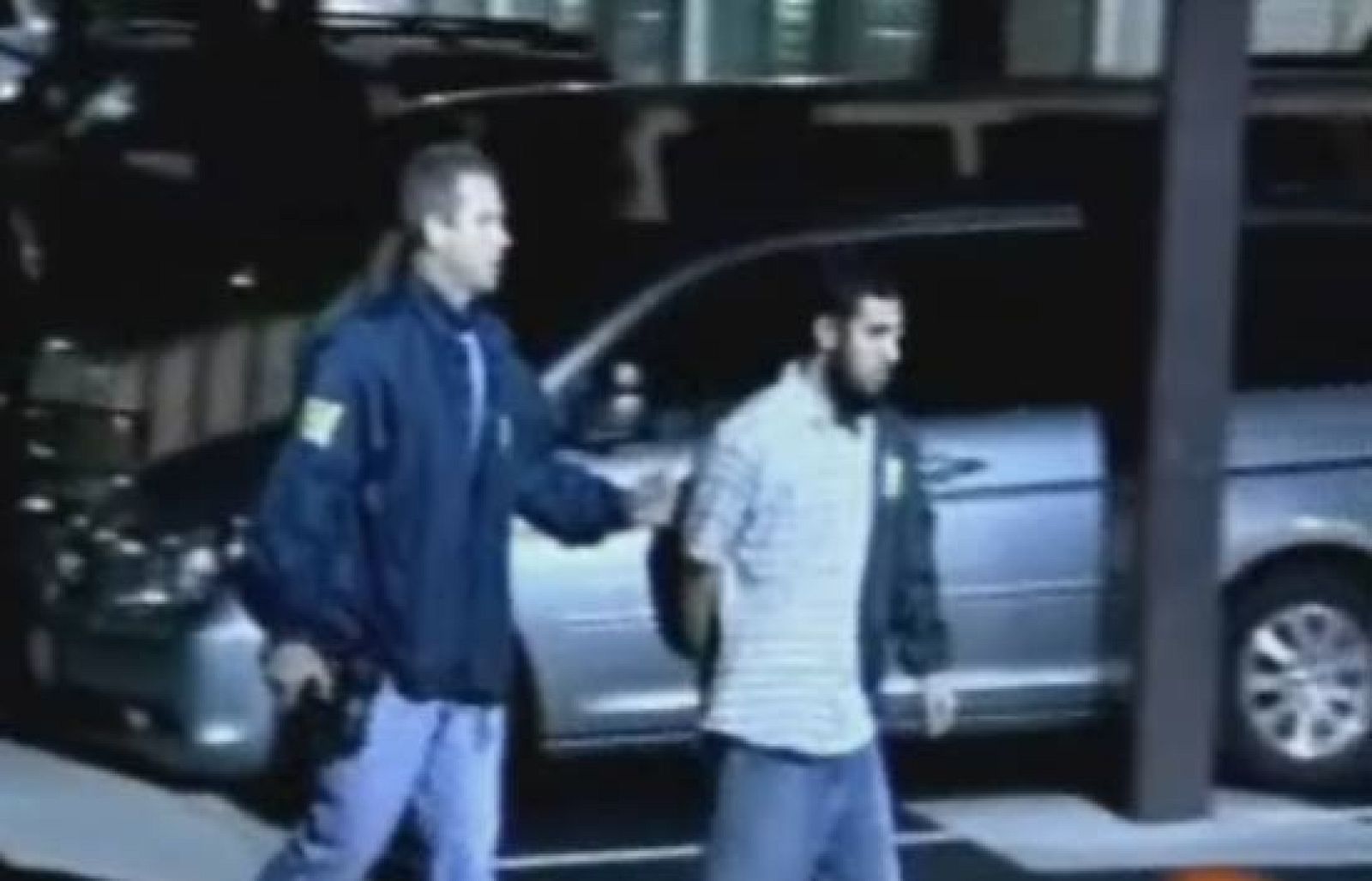 El FBI detiene a tres presuntos terroristas | Ver