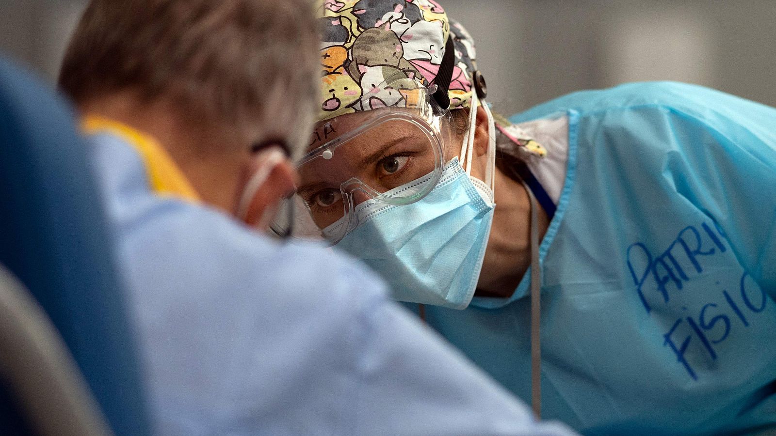 Solo uno de cada diez contagios de sanitarios se ha declarado como accidente de trabajo - Telediario 1 | Ver