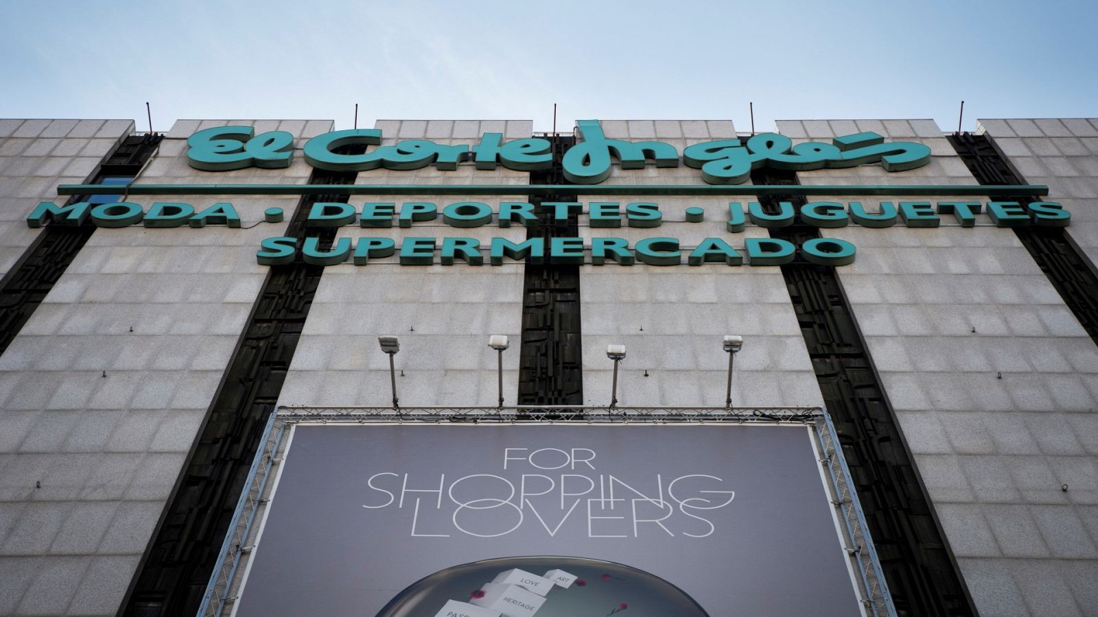 El Corte Ingles recibe más solicitudes de trabajadores para salir voluntariamente del mínimo necesario para no realizar despidos forzosos