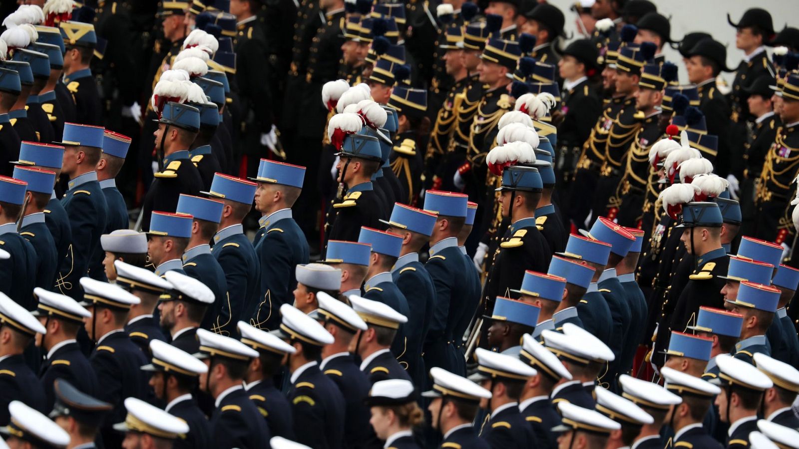 Polémica en Francia: militares retirados denuncian la desintegración del país