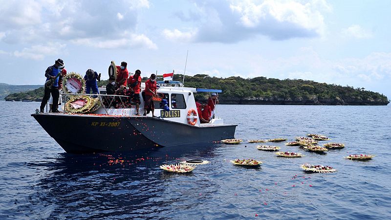 Un vídeo de los tripulantes del submarino hundido cantando emociona a Indonesia