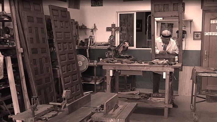 Telediario 1 - Un ebanista repara de forma tradicional las puertas de la casa natal de Diego Velázquez en Sevilla