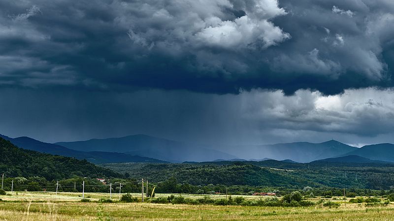 Chubascos y tormentas localmente fuertes en amplias zonas de la Península - Ver ahora