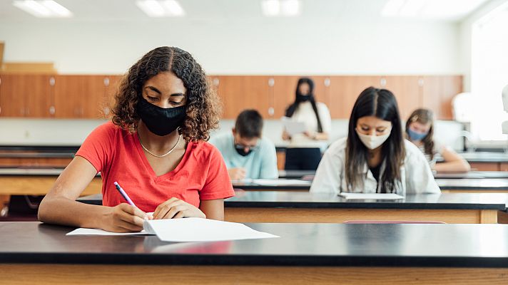 Sanidad recomienda para la EBAU: distancia de 1,5 metros y ventilando 15 minutos antes