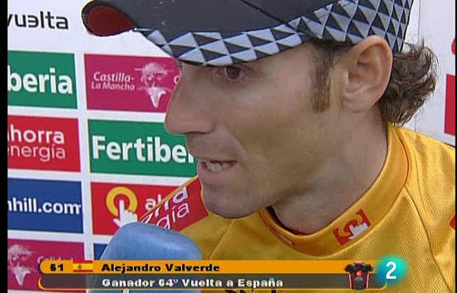 Alejandro Valverde, flamante campeón de la Vuelta a España atendió a los micrófonos de TVE nada más bajar del podio.