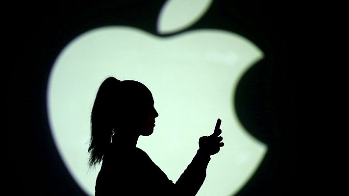 Telediario 1 - Apple actualiza su sistema operativo con una política de privacidad que le enfrenta a Facebook