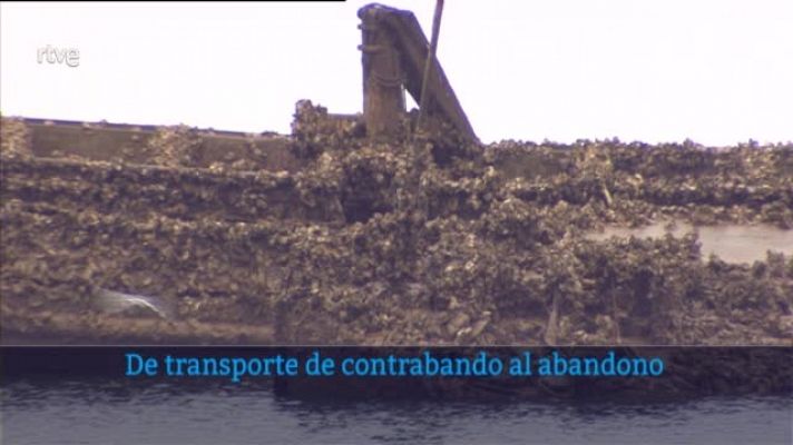  - La bajamar permite contemplar lo que queda del carguero