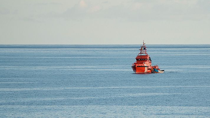 Telediario 1 - Son 24 y no 17 los cadáveres de los inmigrantes fallecidos a bordo de un cayuco localizado al sur de la isla de El Hierro