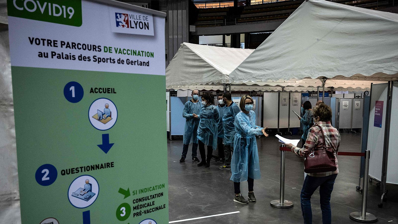 Francia comenzará a vacunar en junio a todos los mayores de 18 años