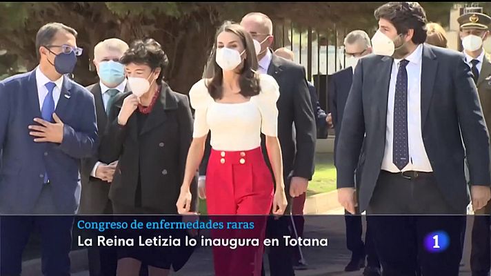 La Reina Letizia inaugura el Congreso de Enfermedades Raras en Totana
