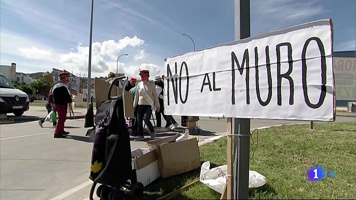 Protesta contra el muro de la vía ferroviaria que atravesará Navalmoral de la Mata