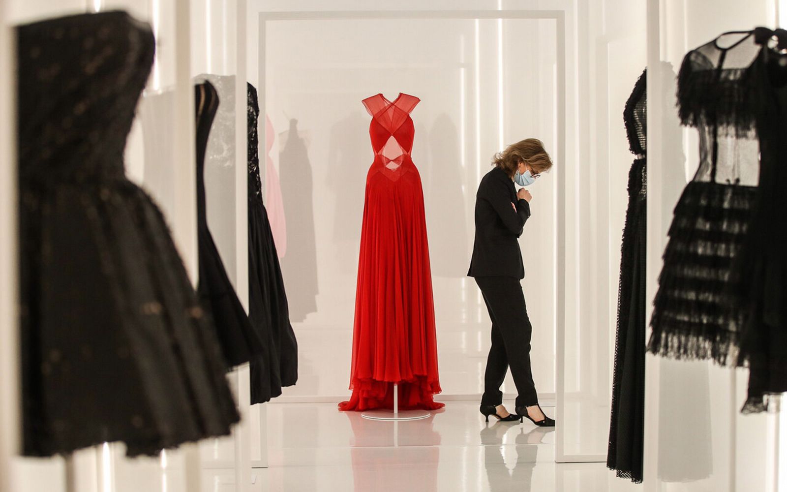 Azzedine Alaïa tenía una obsesión: coleccionar 'Balenciagas'