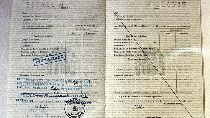 Telediario 1 - El Libro de Familia en papel desaparece y ahora sus datos estarán digitalizados