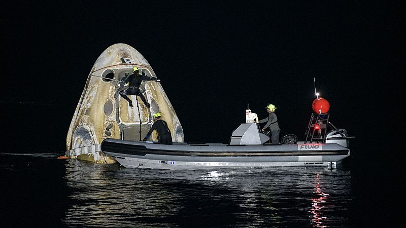 La cápsula Resilience de la misión espacial Crew-1 ameriza con éxito en aguas del Golfo de México