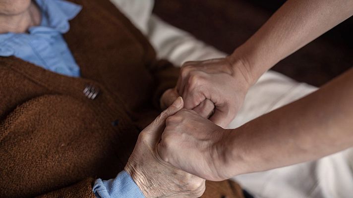 Telediario 1 - Ceuta y Melilla, sin cuidadores por el cierre de fronteras con Marruecos