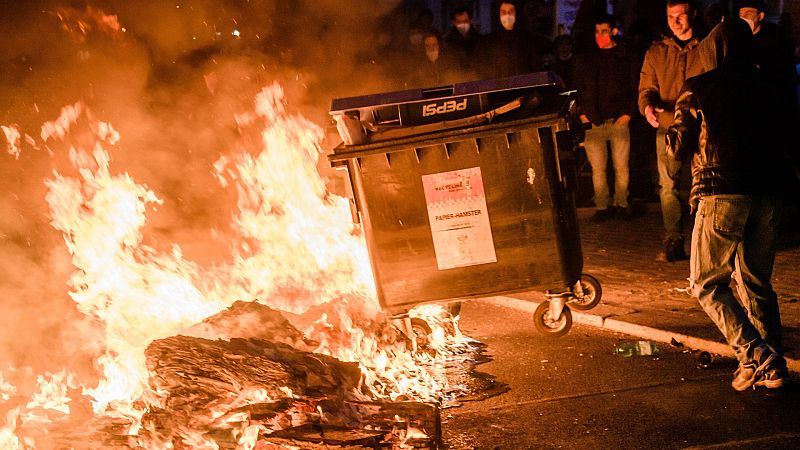 Grupos neonazis y negacionistas se enfrentan a la Policía en Alemania