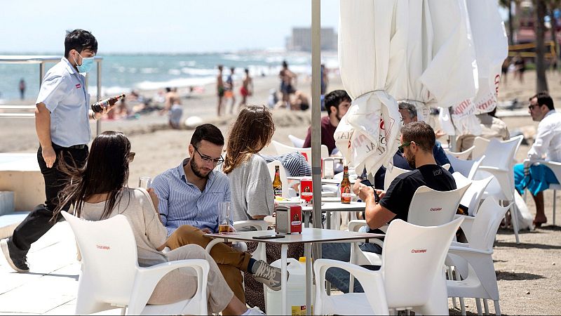 Vuelven los chiringuitos y escapadas en el primer fin de semana con movilidad entre provincias en Andalucía