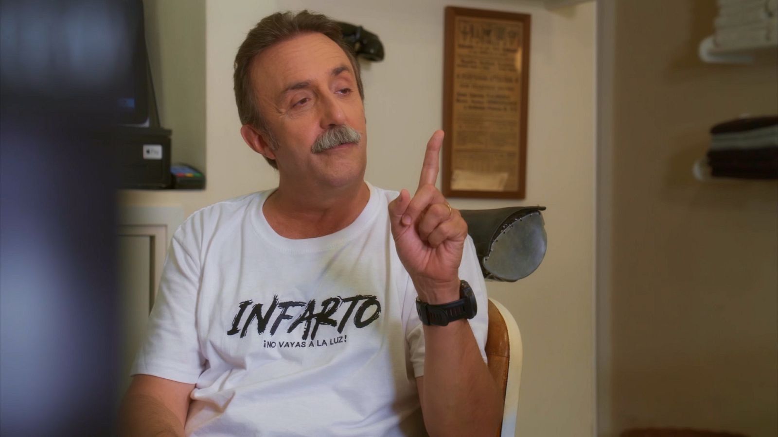 Santi Rodríguez y el frutero - Un país para reírlo