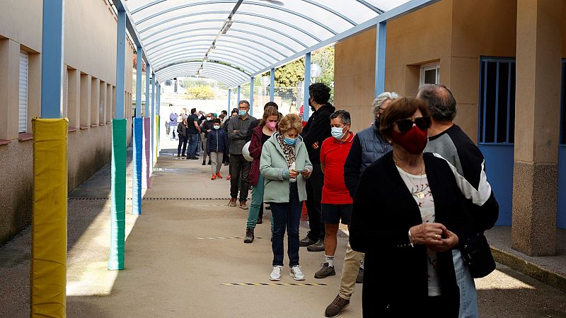 Inicio de la jornada electoral con el 100% de mesas constituidas y largas colas