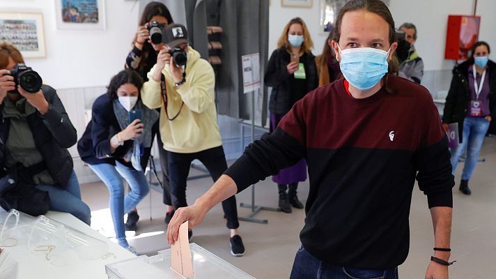 Informativo 24h - Pablo Iglesias vota en un colegio de Galapagar