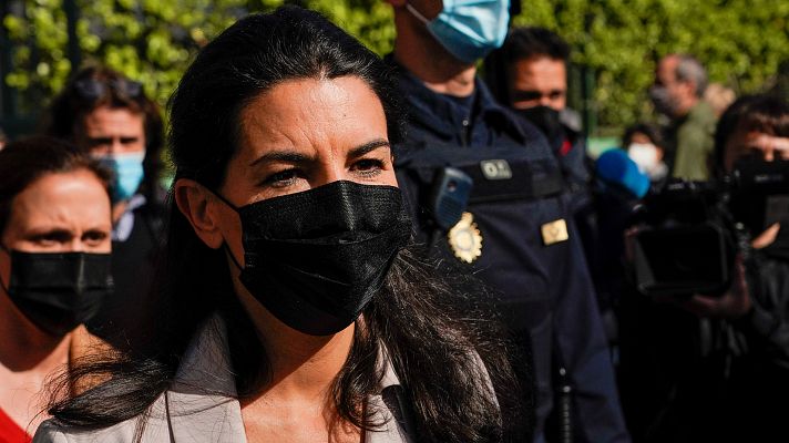 Rocío Monasterio vota en un colegio de la capital