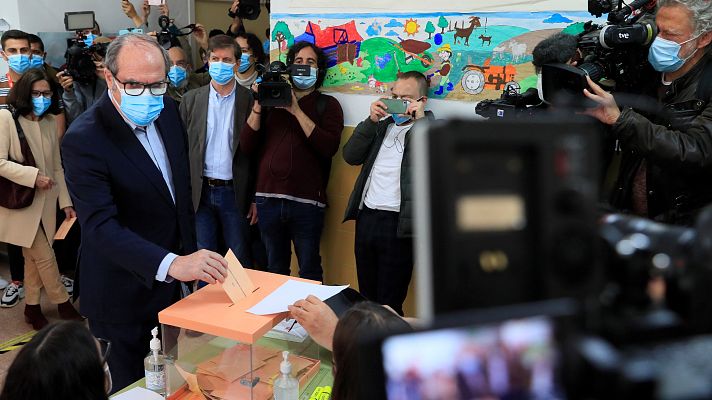 Informativo 24h - Ángel Gabilondo vota pasadas las doce del mediodía