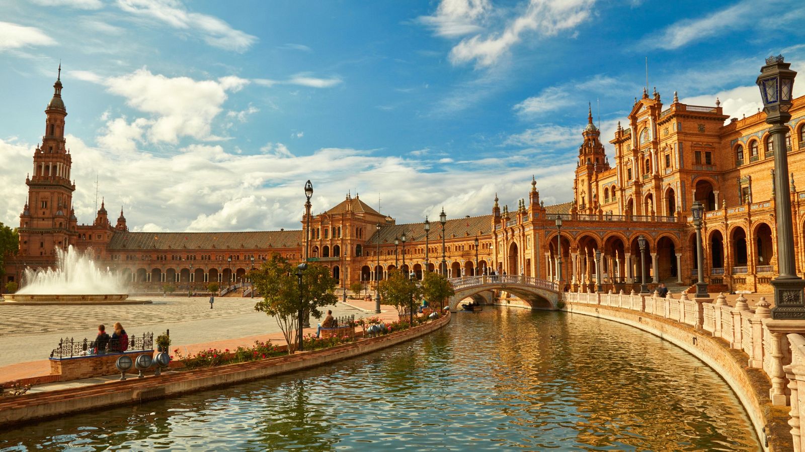 Sevilla se reinventa para el turismo local - Comando Actualidad | Ver
