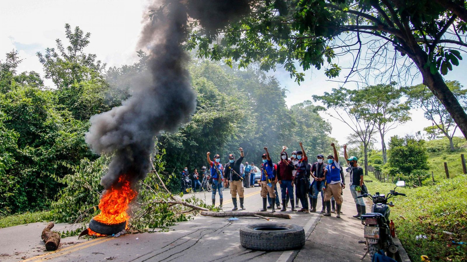 Una semana de protestas en Colombia: manifestantes prenden fuego a varias comisarías