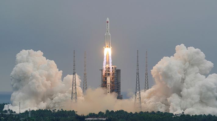 Telediario 1 - Medio mundo, en alerta por la caída del cohete chino que orbita de forma descontralada sobre la Tierra
