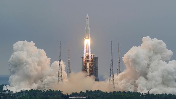 Telediario 1 - Medio mundo, en alerta por la caída del cohete chino que orbita de forma descontralada sobre la Tierra