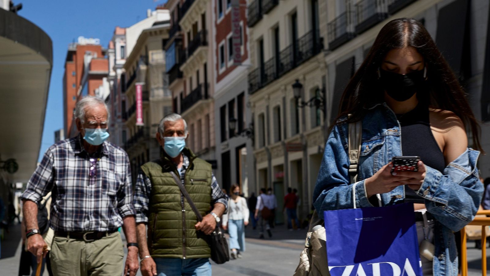 Así nos sentimos ante el fin del estado de alarma: del miedo a los rebrotes al agotamiento por las restricciones