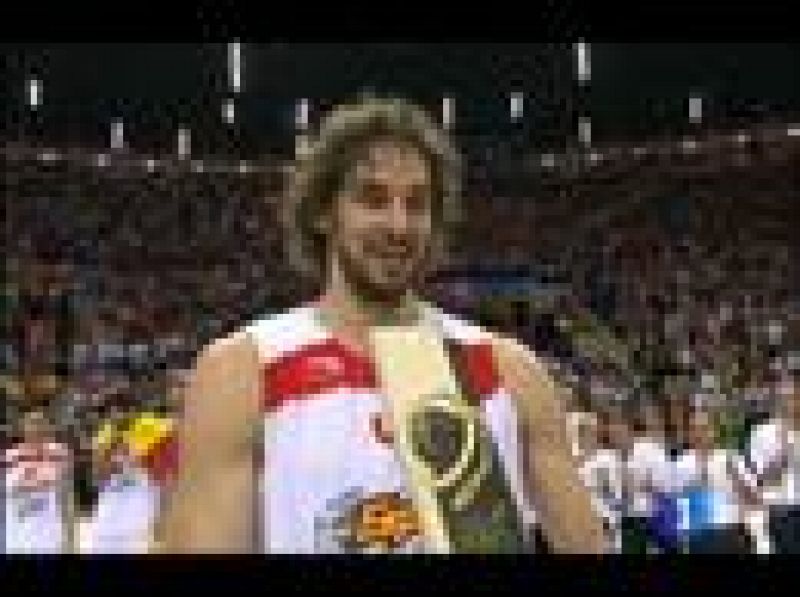 Tres meses después de conseguir el anillo de la NBA con los Lakers, el pívot de San Boi ha logrado el oro en el Eurobasket y ha sido elegido el mejor jugador del torneo.