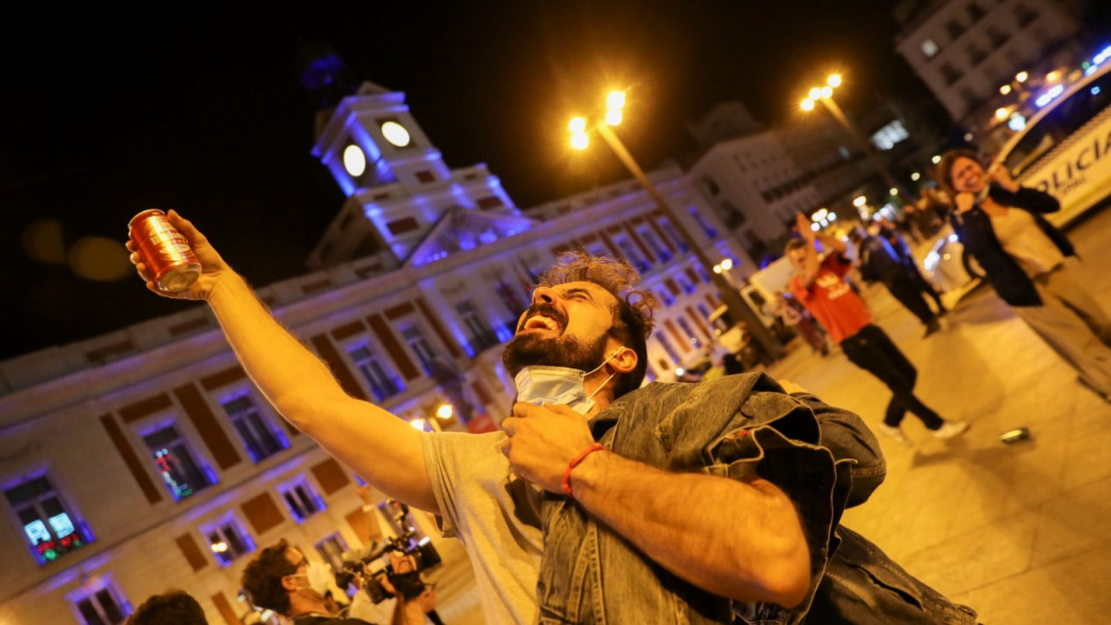 Celebraciones del fin del toque de queda en las calles de Madrid- RTVE.es