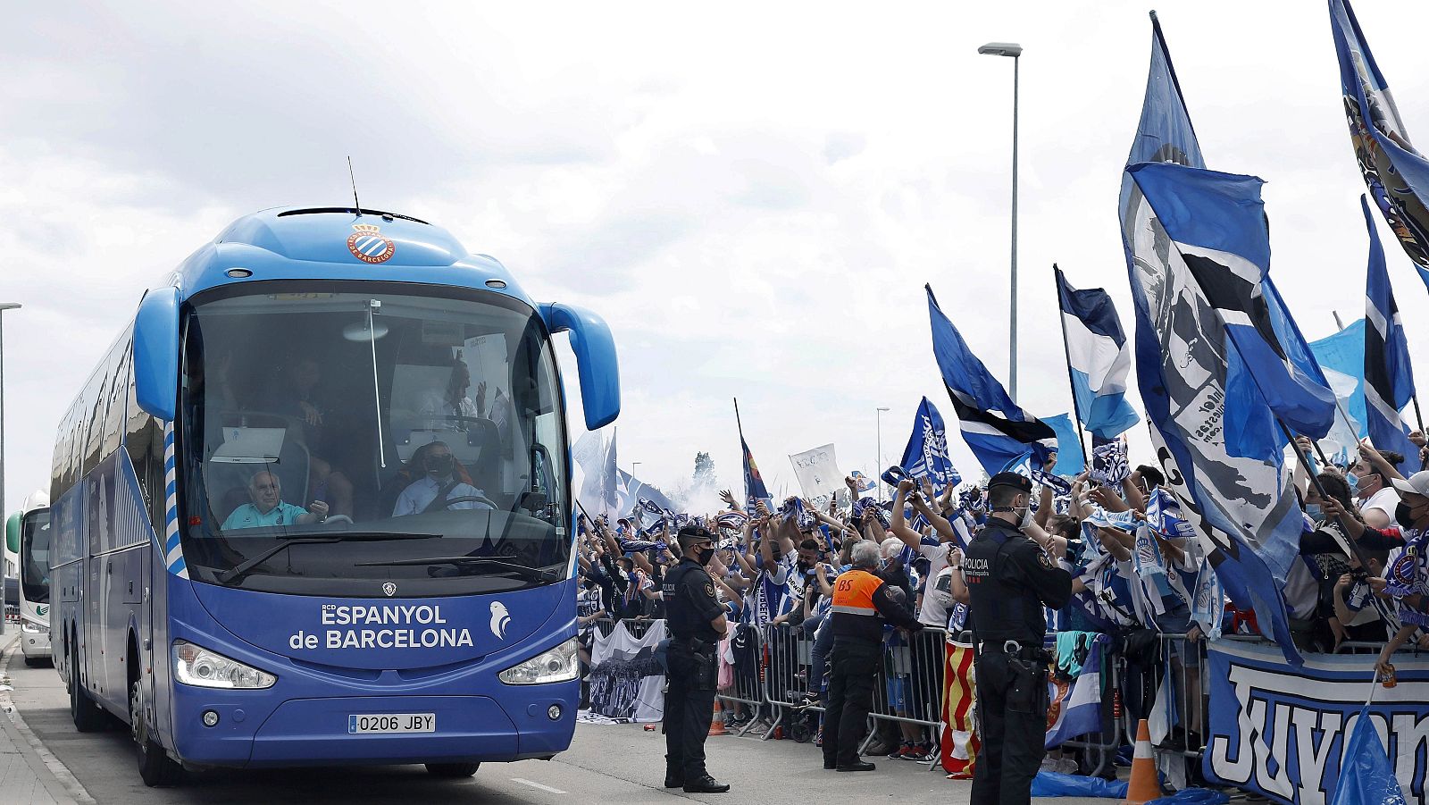 El Espanyol celebra el ascenso con sus seguidores