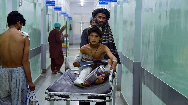 Mueren 11 personas al estallar una bomba en un autobús en Afganistán
