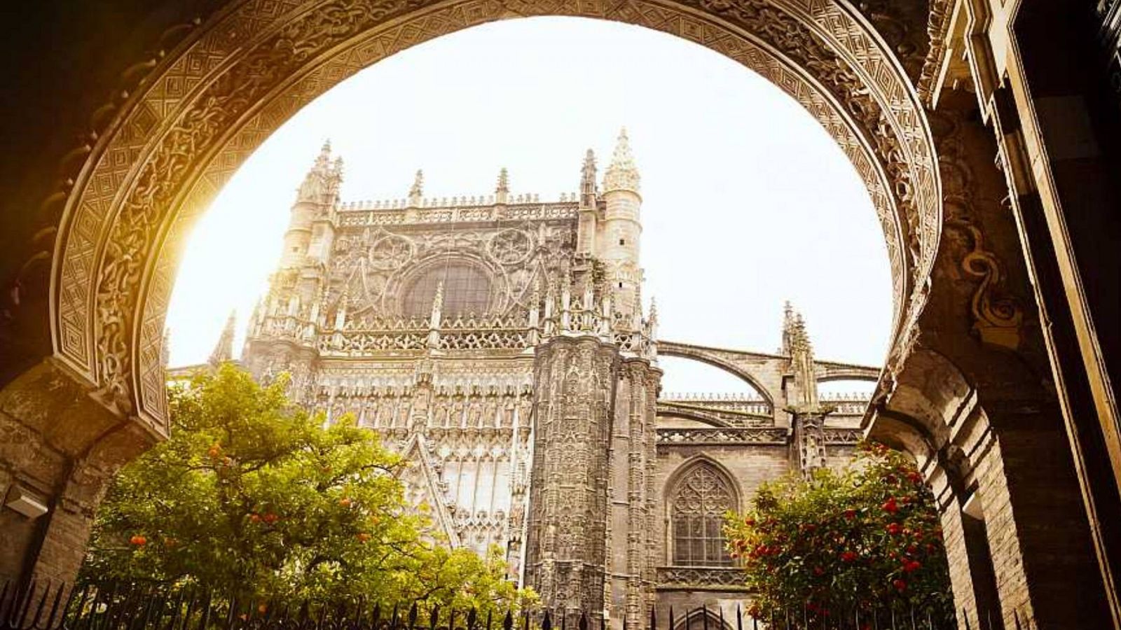 Reabre la Catedral de Sevilla tras seis meses cerrada por la pandemia - RTVE.es