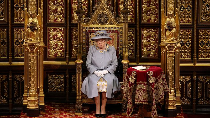 La Reina de Inglaterra abre el curso parlamentario con un discurso, el primero desde la muerte de su marido