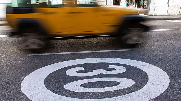 Telediario 1 - Entran en vigor las nuevas limitaciones de velocidad en ciudad