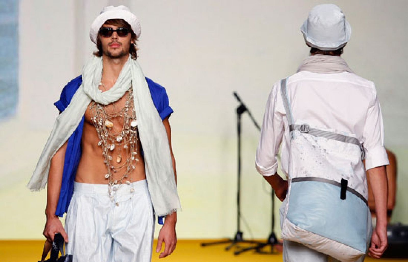 El diseñador catalán ha cerrado la penúltima jornada de las propuestas Primavera-Verano 2010 de Madrid Cibeles Fashion Week con el único desfile masculino del día.