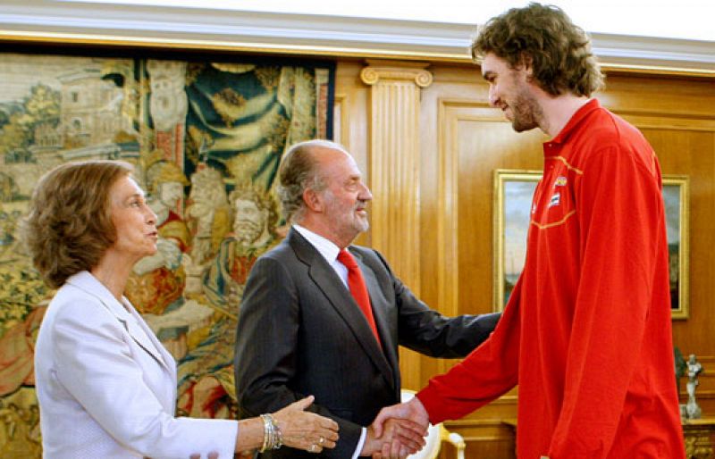 Los Reyes de España y los Príncipes de Asturias reciben a los miembros de la Selección Española de Baloncesto, vencedora del Eurobasket de Polonia.