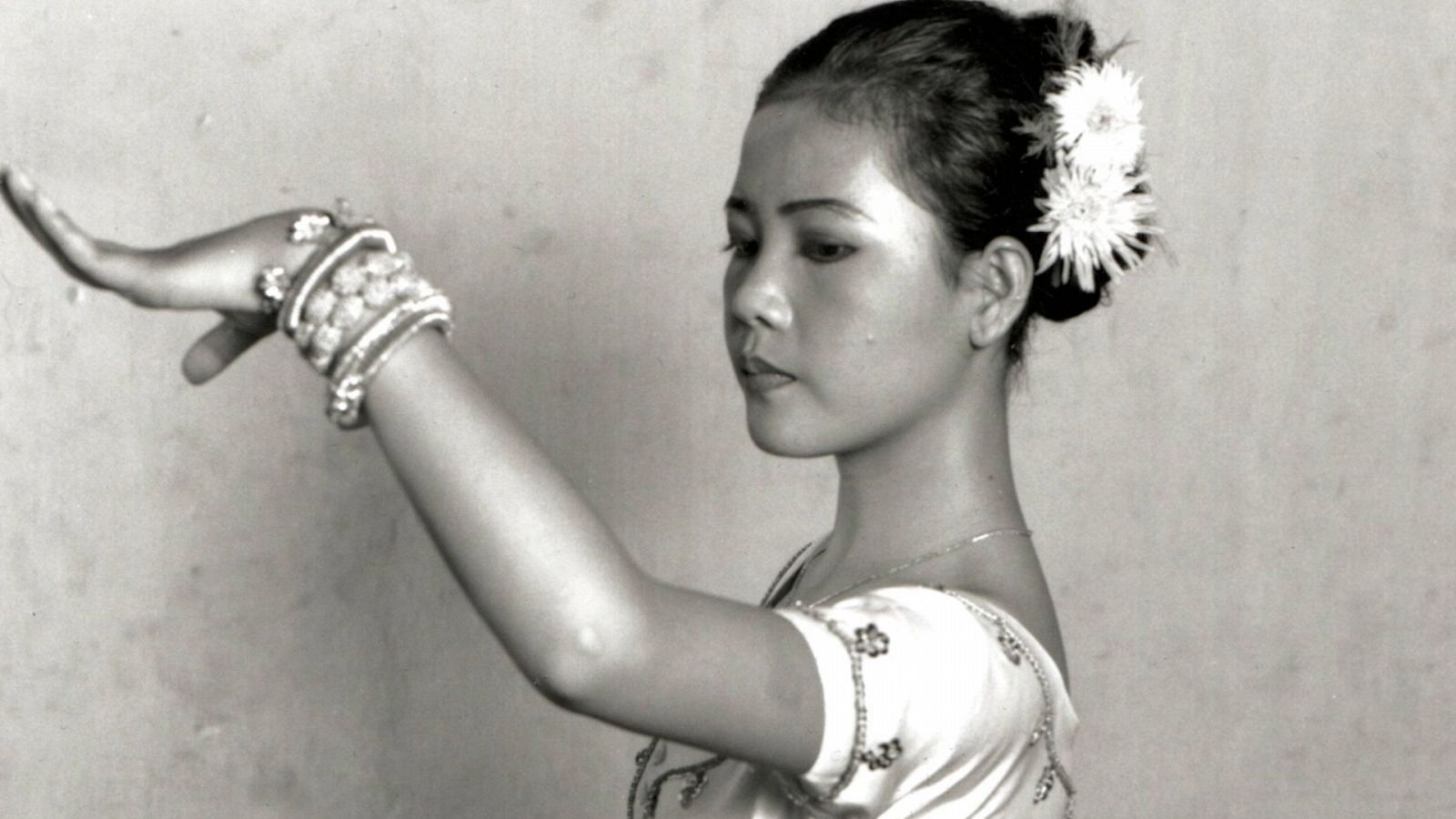 La foto a la bailarina camboyana, de Isabel Muñoz