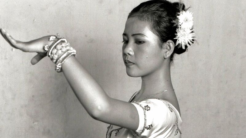 Detrás del instante - La foto a la bailarina camboyana, de Isabel Muñoz