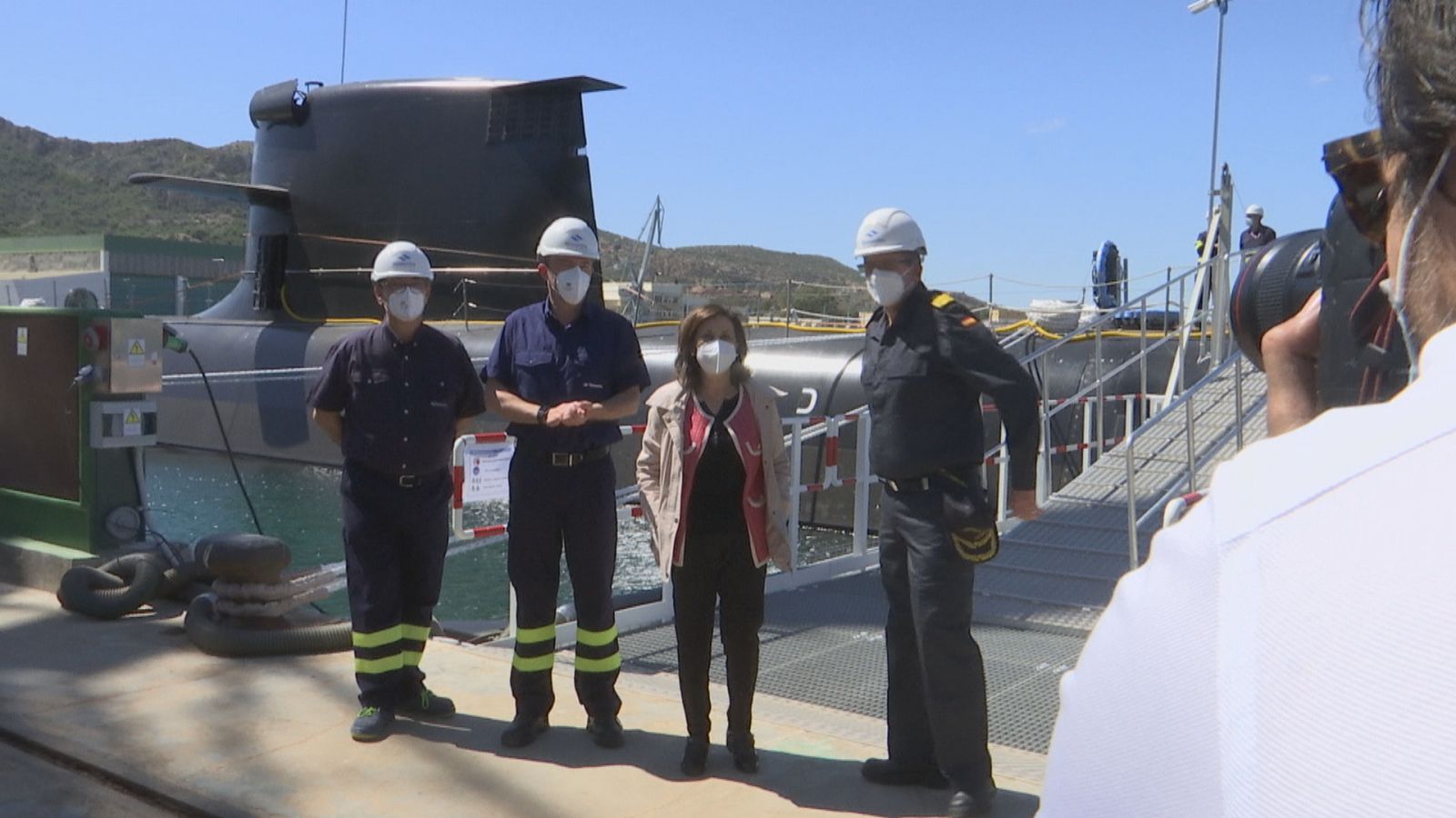 La ministra Margarita Robles visita el astillero de Cartagena tras la puesta a flote del S-81