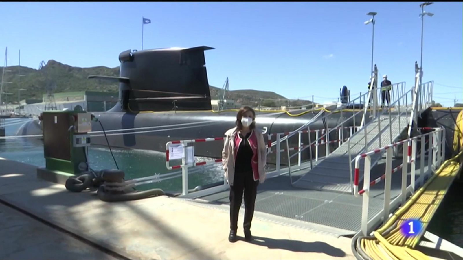 La ministra Margarita Robles visita el astillero de Cartagena tras la puesta a flote del S-81