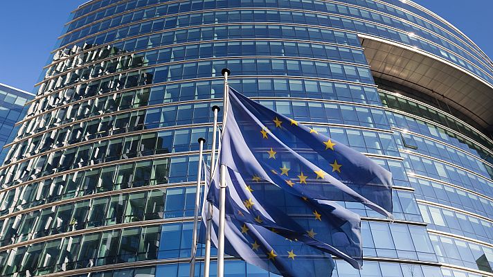 Telediario 1 - Bruselas mejora la previsión del PIB de España y fija en 2022 la salida de la crisis