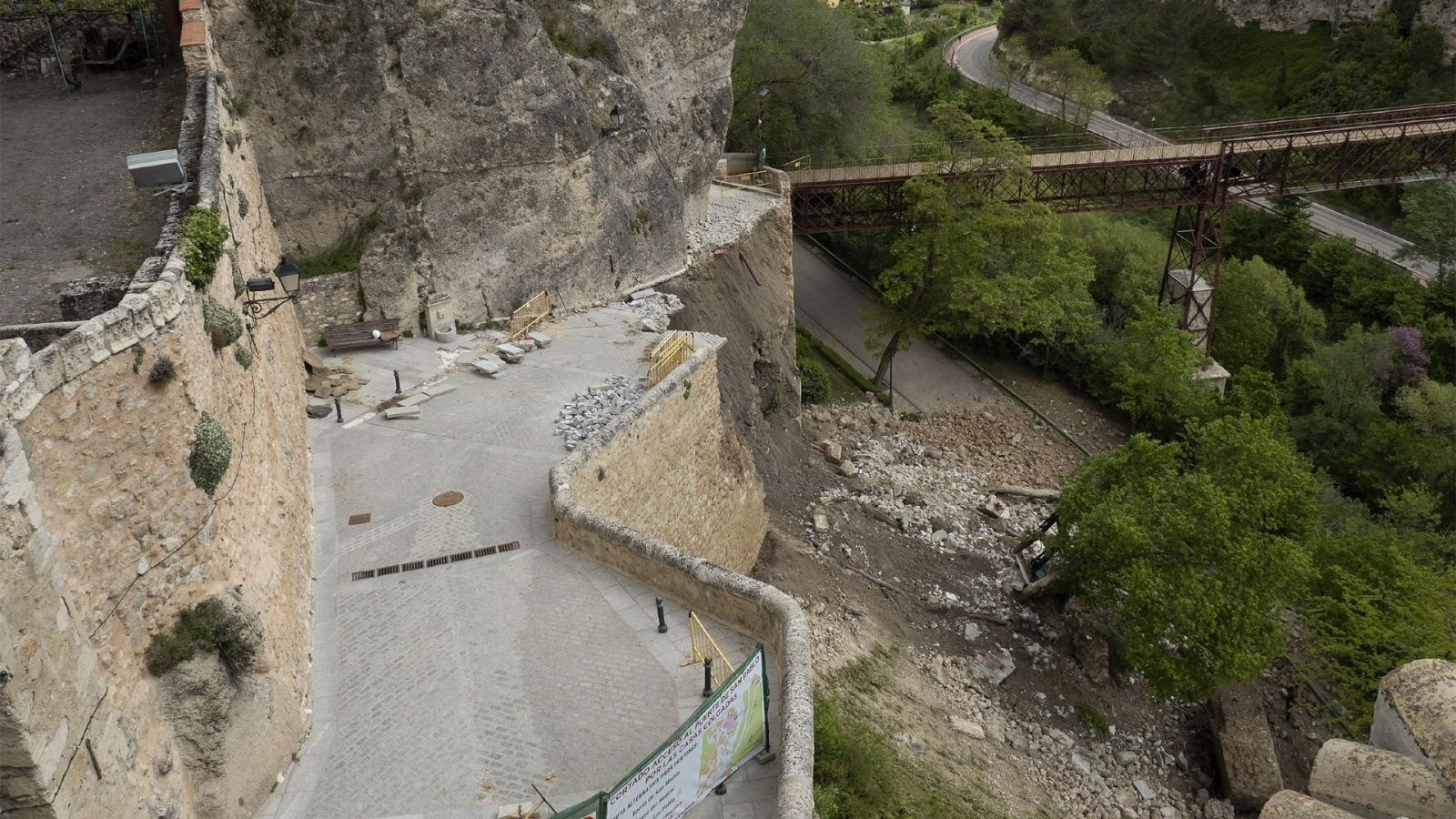 Derrumbe en el principal acceso a las Casas Colgadas de Cuenca