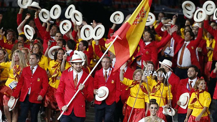 Telediario 1 - Los abanderados de España: de medallistas a la familia real