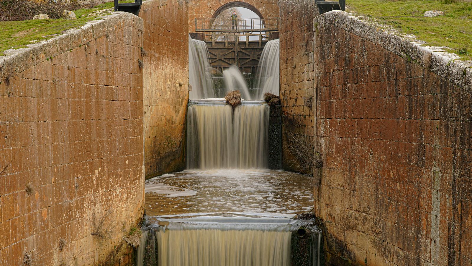 La esclusa cuádruple del Canal de Castilla - 80 cm