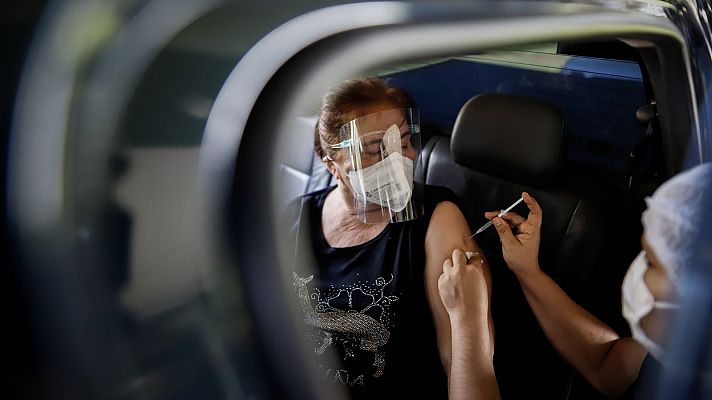 Diario 24 - Combinar vacunas COVID aumenta las reacciones leves