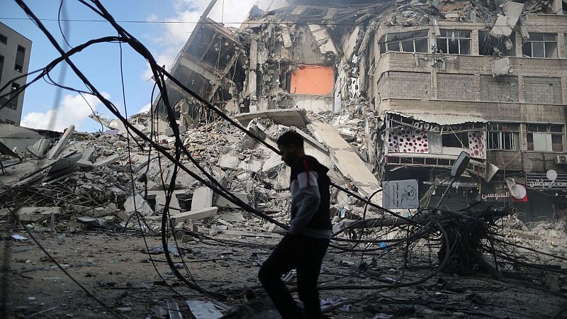 Israel contin�a bombardeando Gaza, mientras Ham�s mantiene su ofensiva